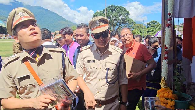 Spiritual books gifted to MLA (Advisor to CM) Sh. Alo Libang ji and Deputy  Commissioner Sh. Talo Jerang, SP Sh. Token Saring, Yingkiong, Arunachal  Pradesh. - Sant Shri Asharamji Ashram