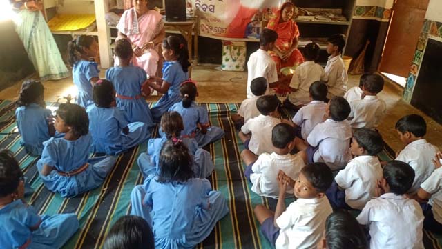 Matri-Pitri Pujan Divas was celebrated by the seekers of Sant Shri ...