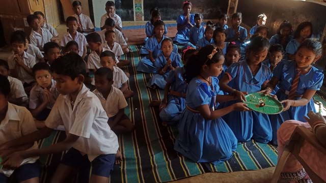 Matri-Pitri Pujan Divas was celebrated by the seekers of Sant Shri ...